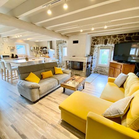 Gîte de Groupe: Spacious 160m² Retreat with Reception Hall and Garden Mazan-l'Abbaye Exterior photo