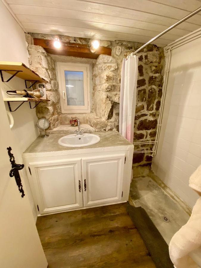 Gîte de Groupe: Spacious 160m² Retreat with Reception Hall and Garden Mazan-l'Abbaye Exterior photo