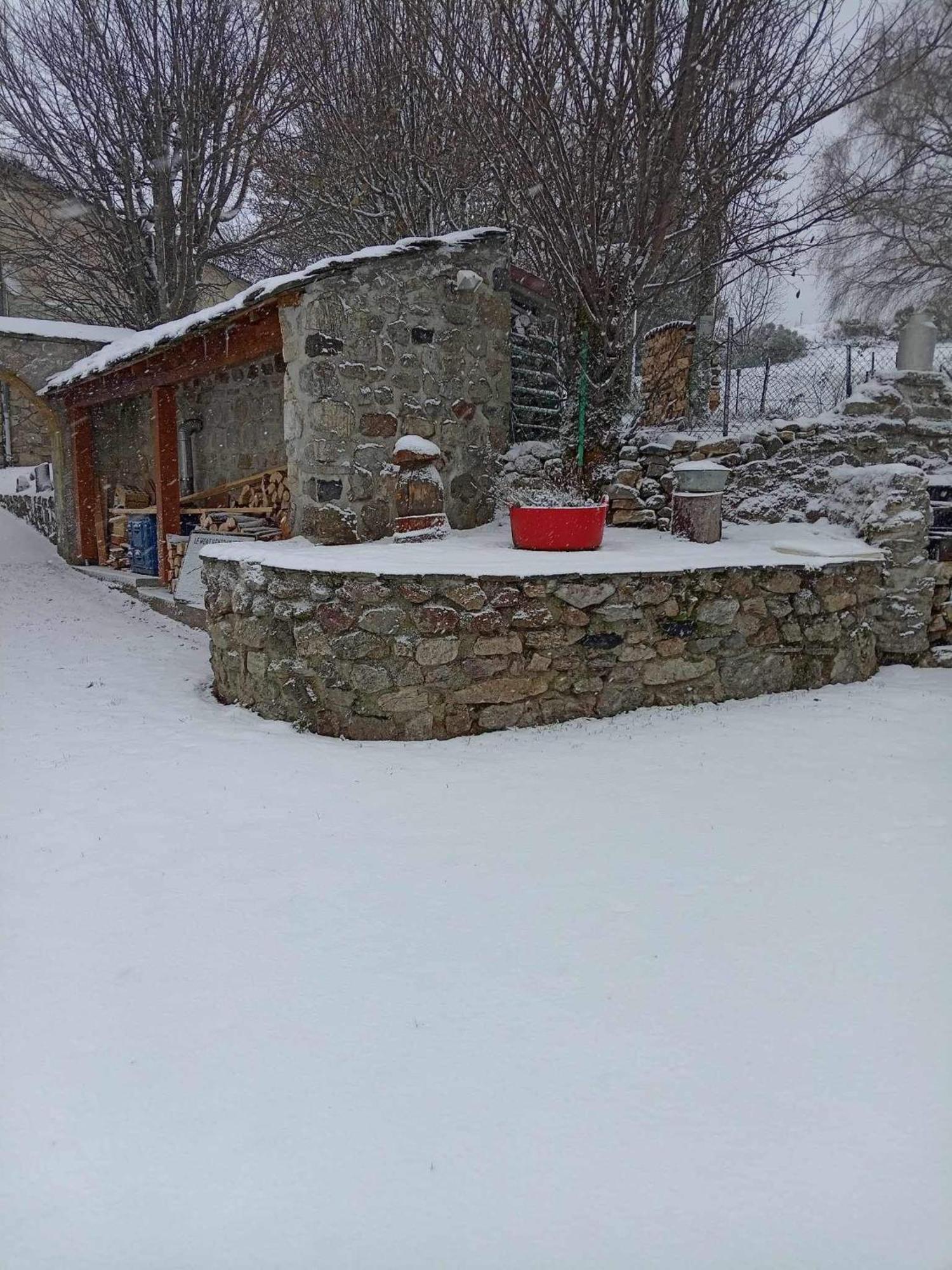 Gîte de Groupe: Spacious 160m² Retreat with Reception Hall and Garden Mazan-l'Abbaye Exterior photo