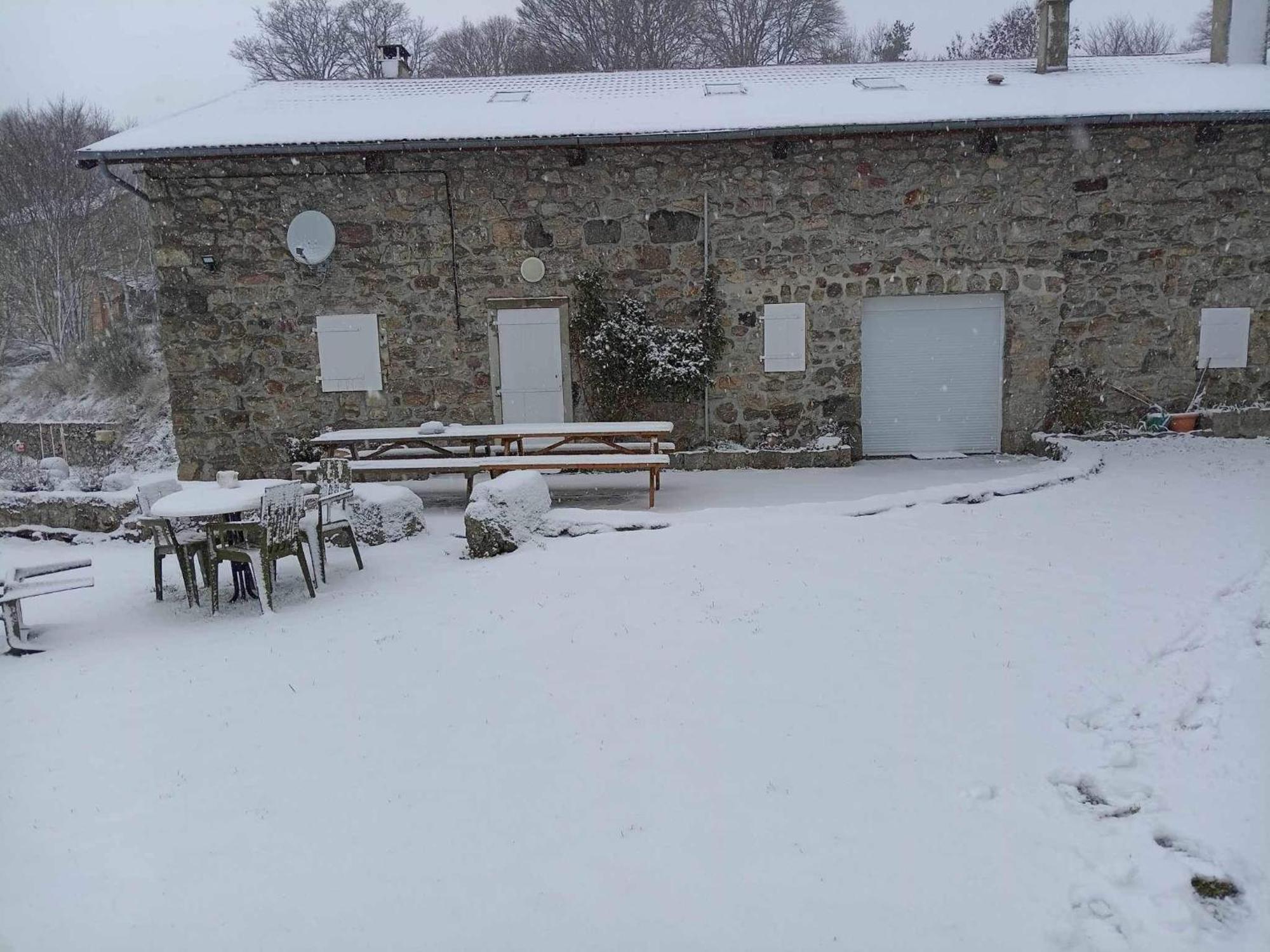 Gîte de Groupe: Spacious 160m² Retreat with Reception Hall and Garden Mazan-l'Abbaye Exterior photo
