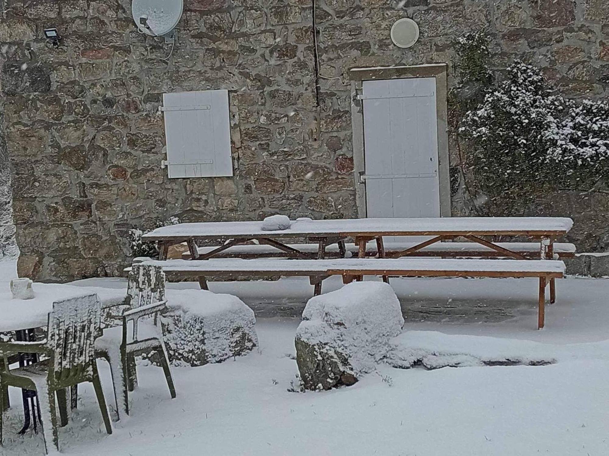 Gîte de Groupe: Spacious 160m² Retreat with Reception Hall and Garden Mazan-l'Abbaye Exterior photo